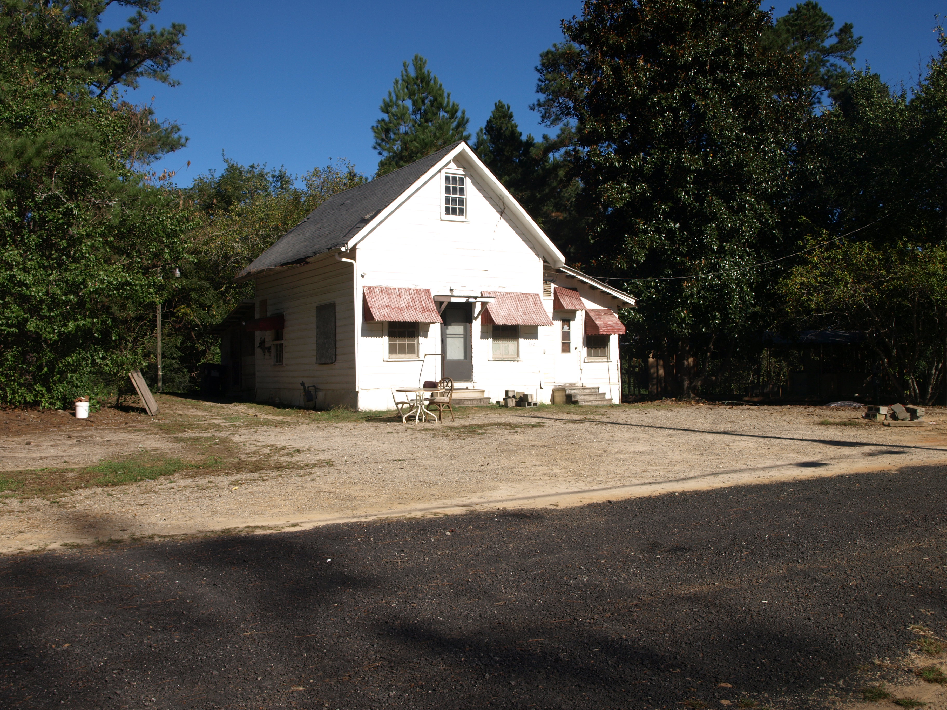 The Hut, which was at the corner of Highway 78 and Bunker Hill Road, was a popular restaurant in its day. (Submitted Photo)