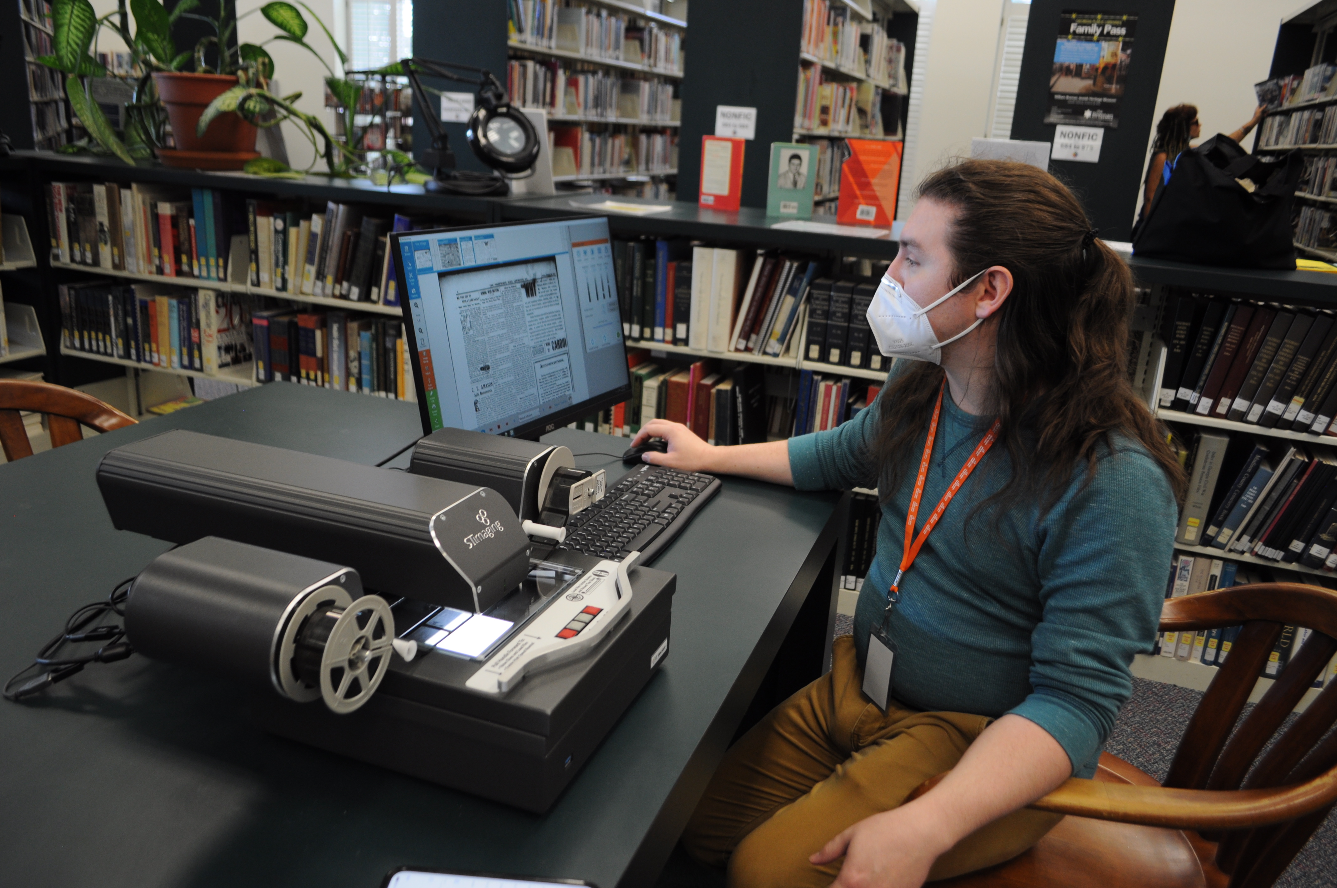Austin Jenkins, branch manager at the Oglethorpe County Library, uses the new microfilm reader to view old editions of The Oglethorpe Echo. (Megan Fitzgerald/The Oglethorpe Echo)