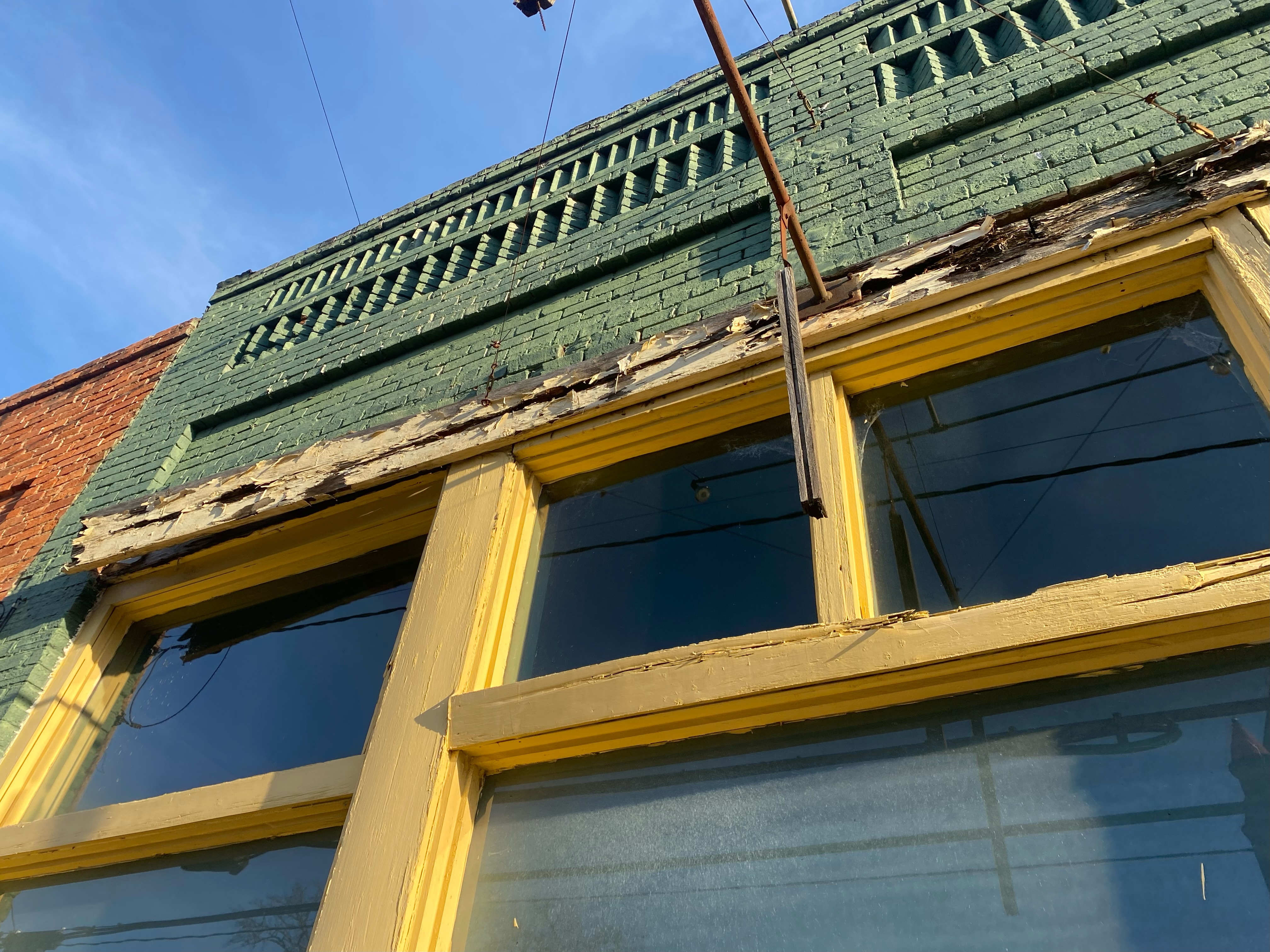 Lexington officials are working to resolve issues with a property owner whose downtown buildings have fallen into disrepair. (Photo/Dink NeSmith)