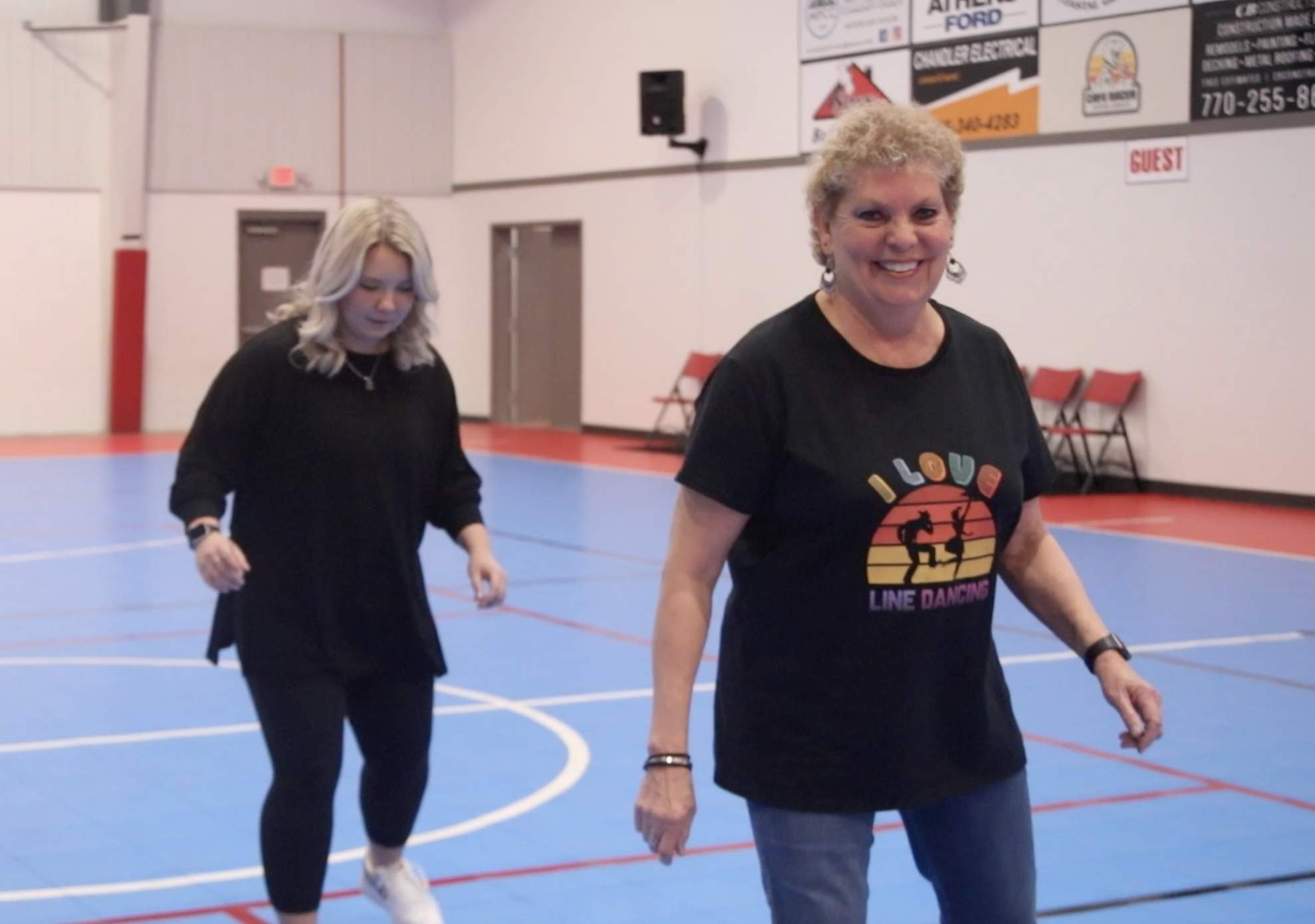 OLIVIA SHAPIRO/THE OGLETHORPE ECHO After teaching the steps to the line dance, One Step Forward, Two Steps Back, instructor Debbie Winsett puts music behind the moves. 
