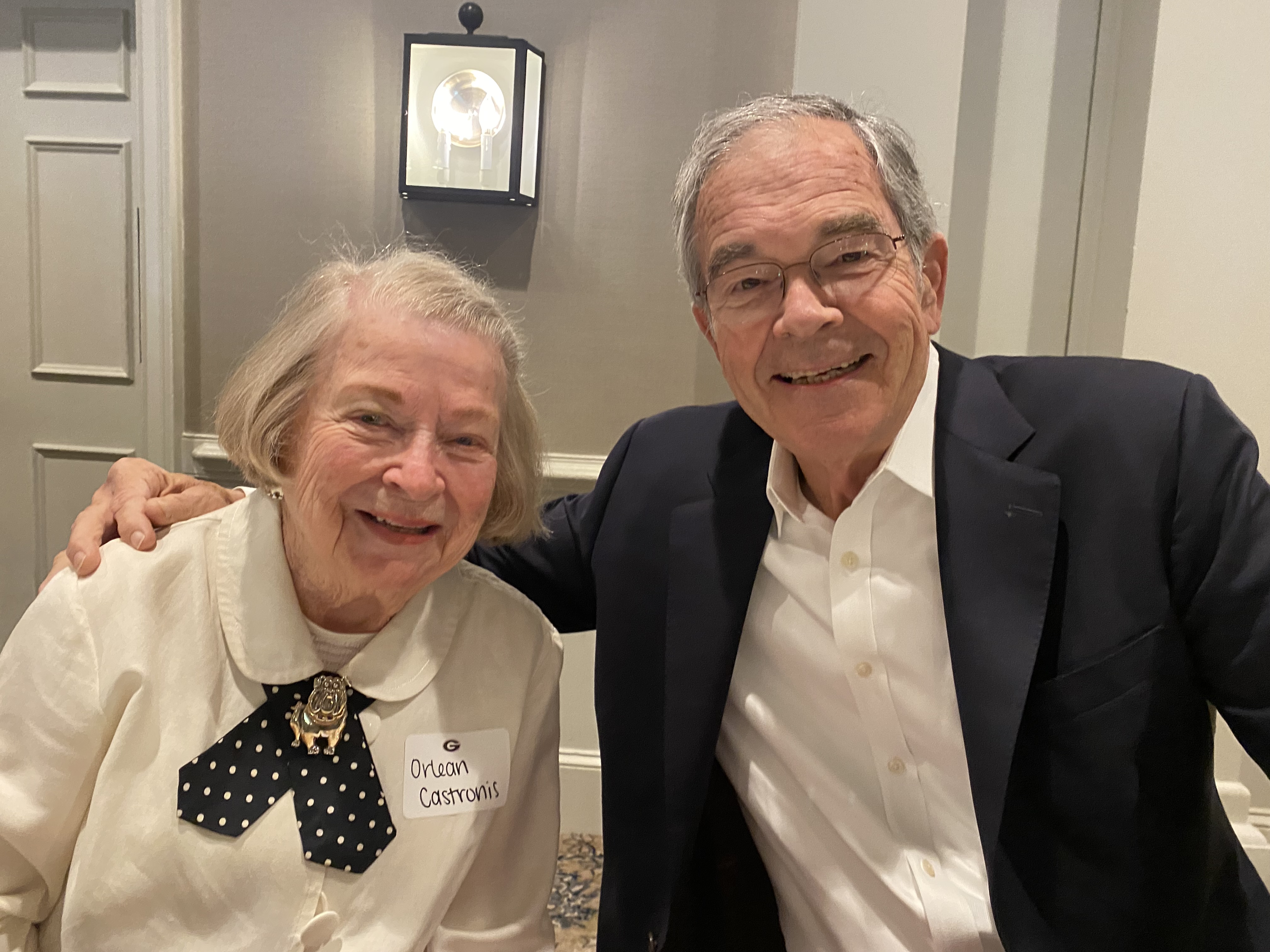 Jan Anderson Davis accepted the award for her late father, Chuck Anderson. Sonny Seiler, owner of Uga XI (Boom), attended. Keynote speaker Billy Payne sat by Orlean Castronis, 99, widow of coach Mike Castronis.