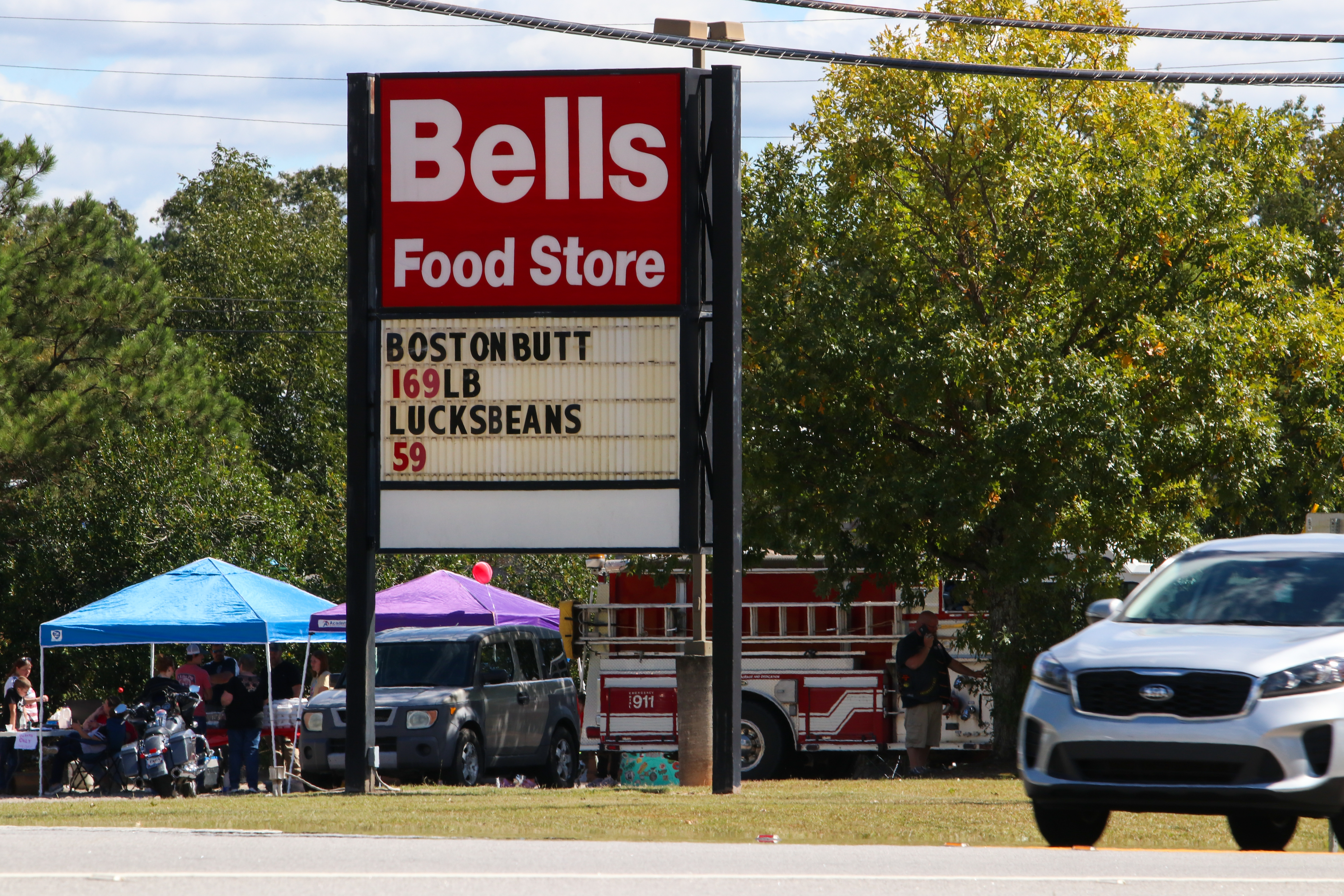 The Bell’s in Lexington, along with the other four stores in the chain, were sold to B&T’s Food Fresh Market on Friday. The name likely will be changed sometime by the first of the year. (Aisha Shulz/The Oglethorpe Echo)