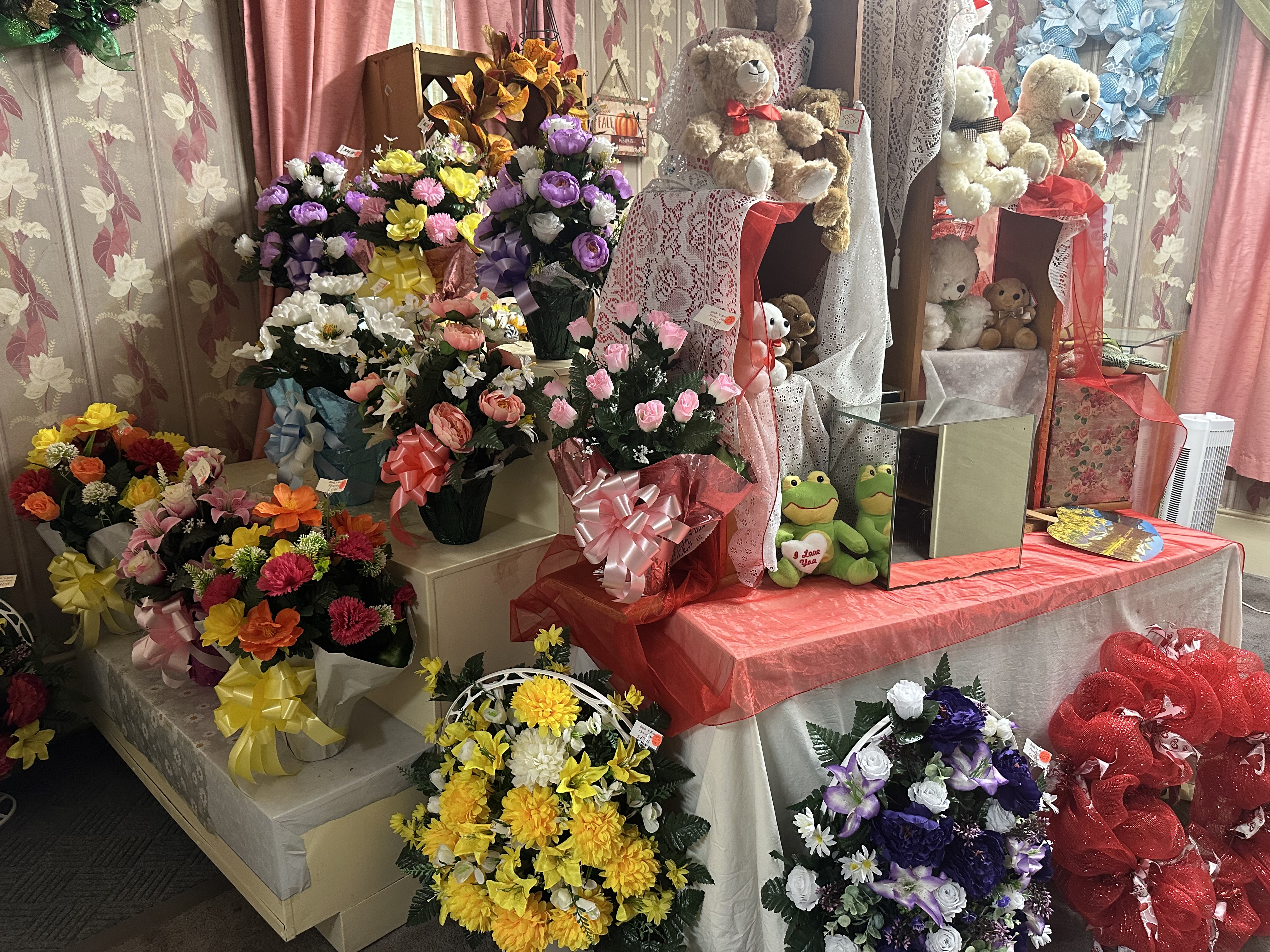 Keith and Paula Wagnon of Buds 'n Bows in Crawford are closing the florist they've owned and operated since 2000. 