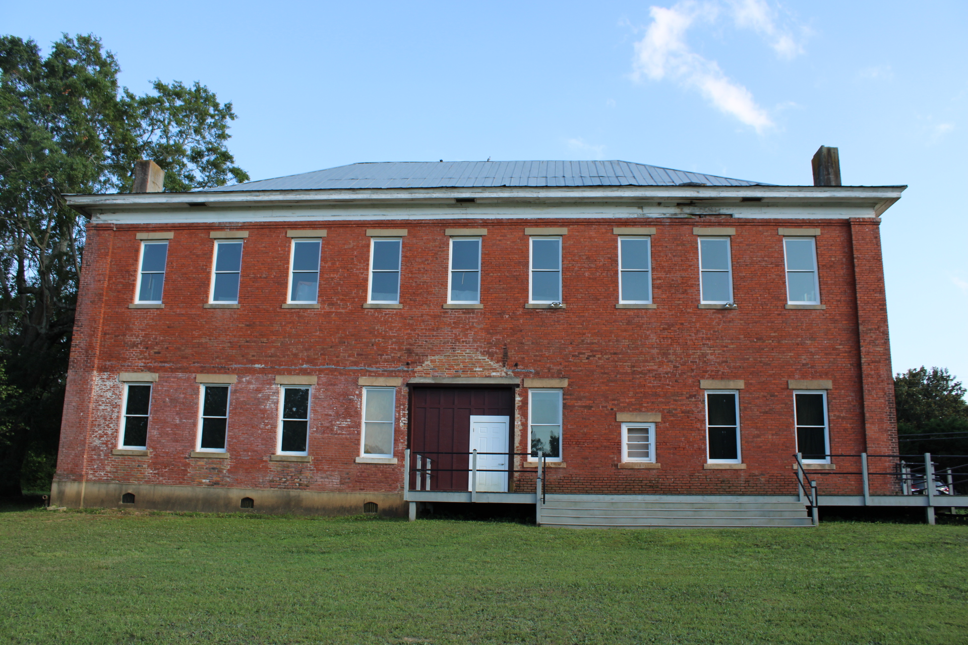 The Historic Crawford School, which opened in 1911, has been owned by Arts!Oglethorpe since 2011. It has been renovated, including the installation of 68 windows, bathrooms, staircases and replica doors. (Sarah Coyne/The Oglethorpe Echo))