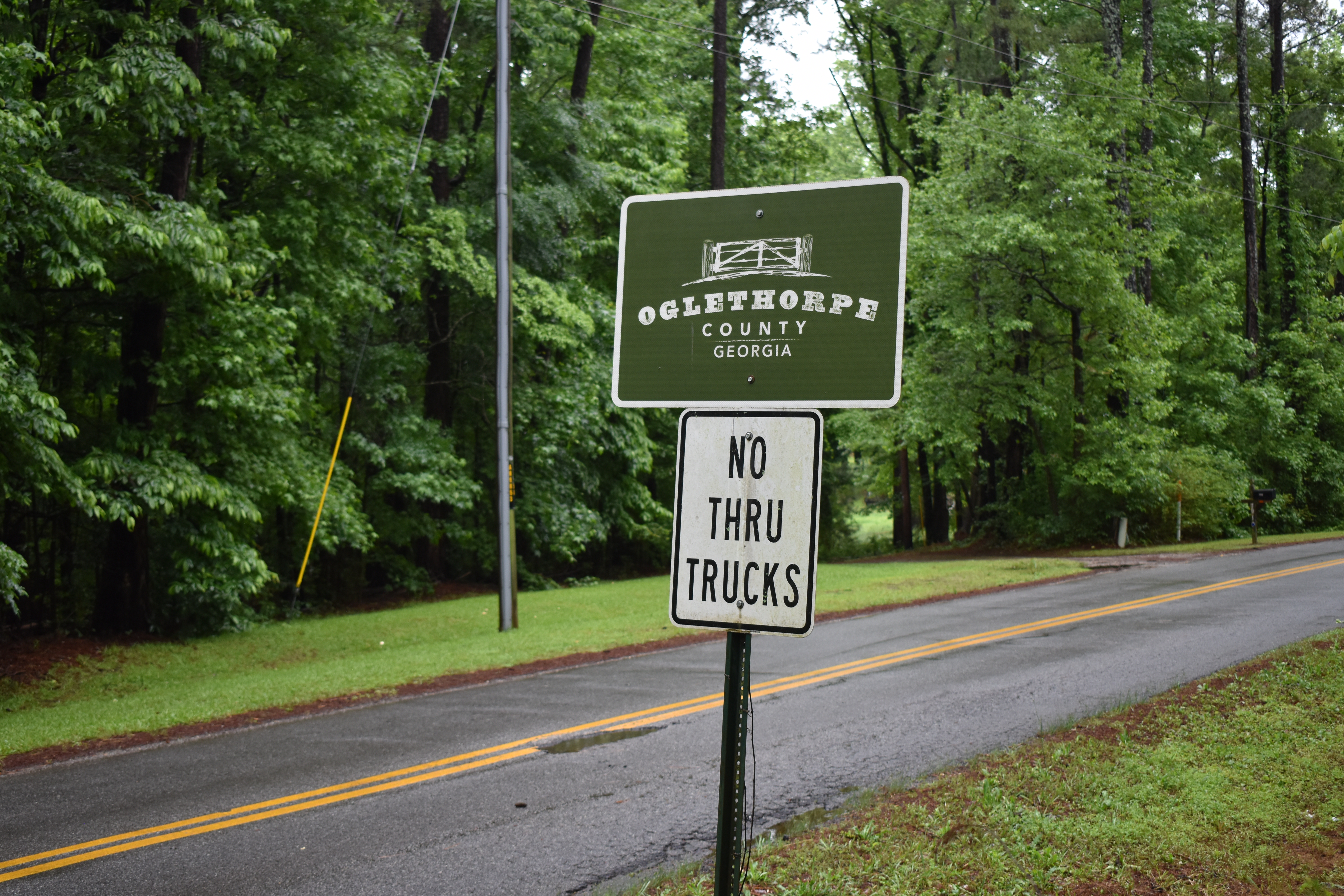 A “No Thru Trucks” sign is attached to this county limits sign on Parkview Road, indicating that large trucks are not allowed to drive there. Similar signs will be posted on roads impacted by the new ordinance, passed by the Oglethorpe County Board of Commissioners on May 5. (Photo/Zach Leggio)