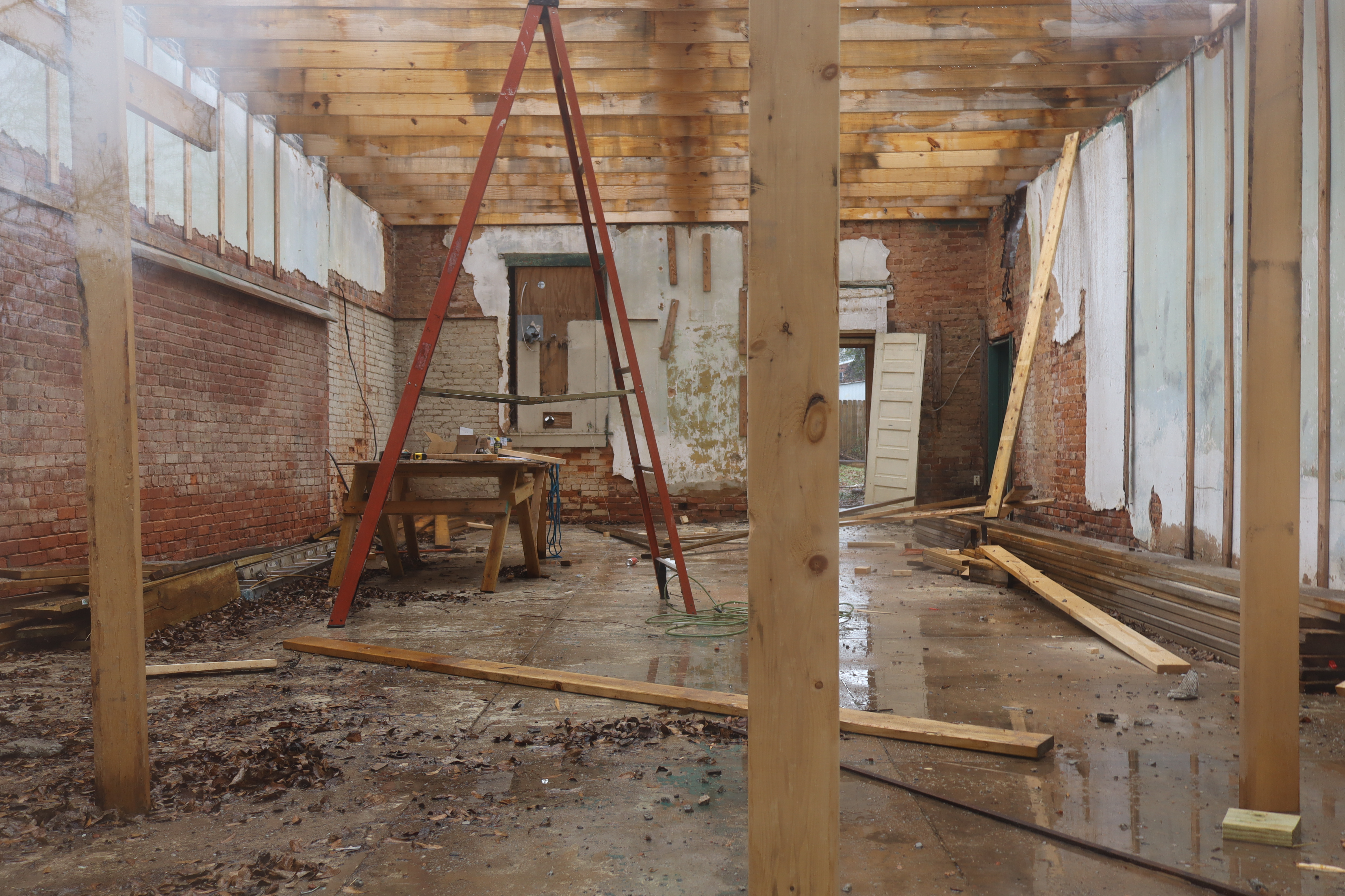 Interior repairs are being made to downtown Lexington buildings. Rick Hawkins owns the buildings and currently listing via Facebook Marketplace. (Photo/Finley Millwood)