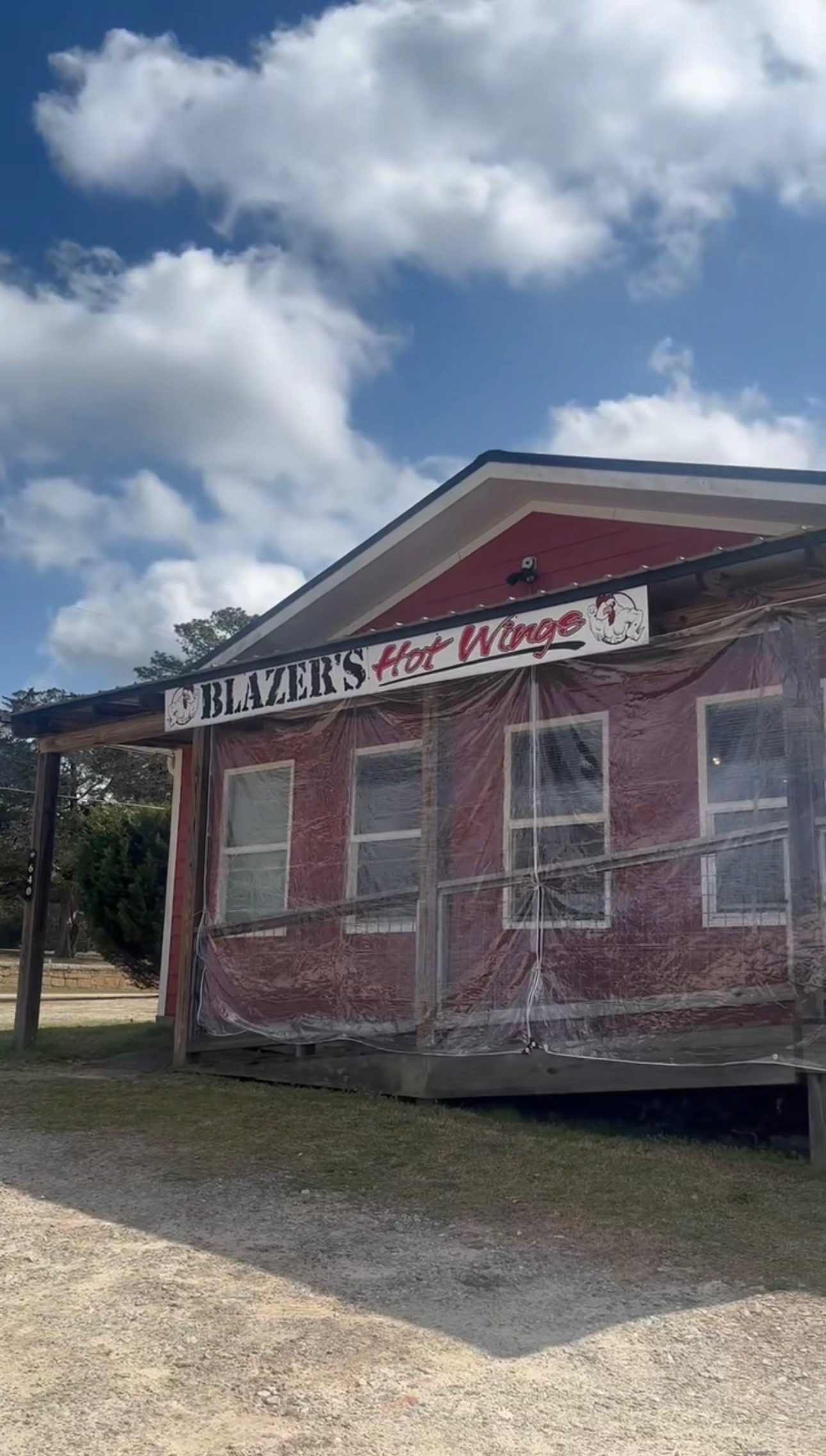 Blazer's Hot Wings is located in Lexington at 640 Athens Road. The dine-in or drive-thru restaurant is known for its crispy wings and large menu. (Finley Millwood/The Oglethorpe Echo)