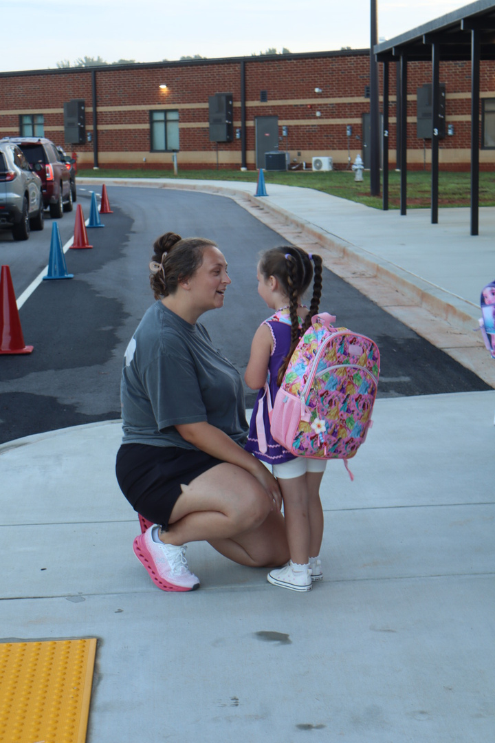 Sarah Paulene talks with her daughter, Paisley, as they wait for Oglethorpe County Elementary School to open on the first day of school. Paisley entered pre-K this year. (Ellie English/The Oglethorpe Echo)