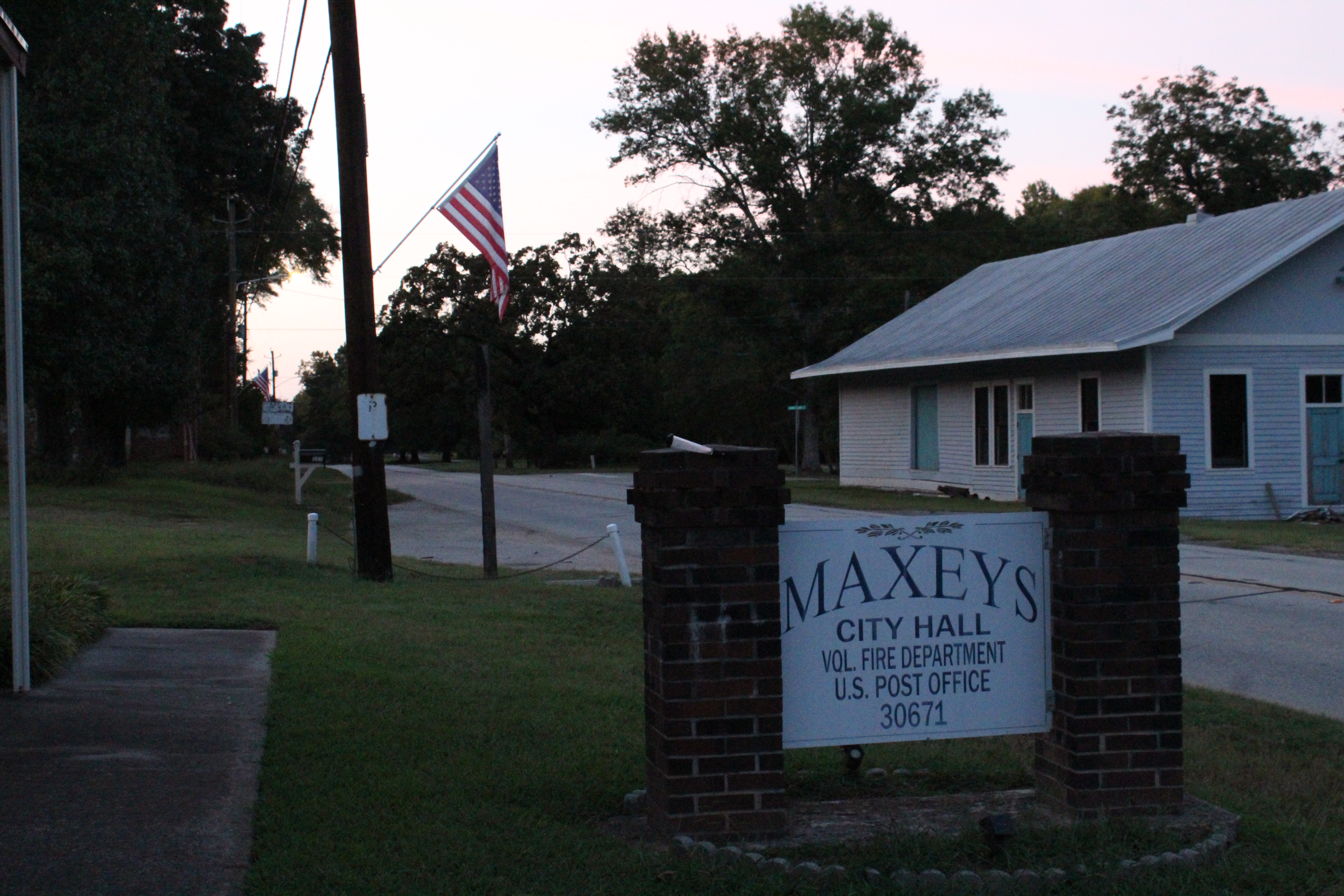 OLIVIA SUITE/THE OGLETHORPE ECHO A sign outside of Maxeys City Hall, where the city council meets on the second Tuesday of each month. 