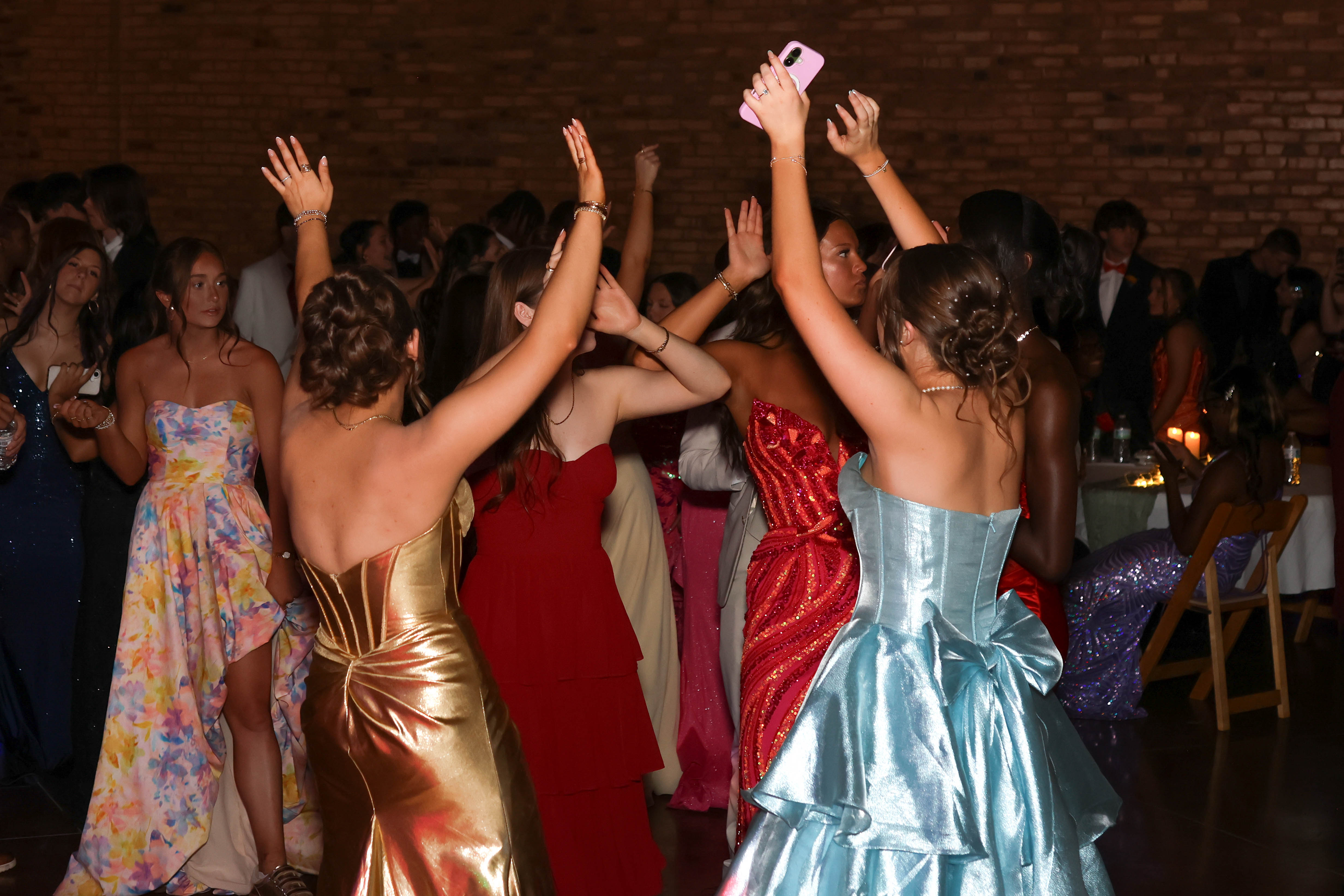 Andee Dellinger dances with friends at Oglethorpe County High School prom in the Smithonia Farm venue on Saturday, April 18, 2026. (Addison Simmons/The Oglethorpe Echo)