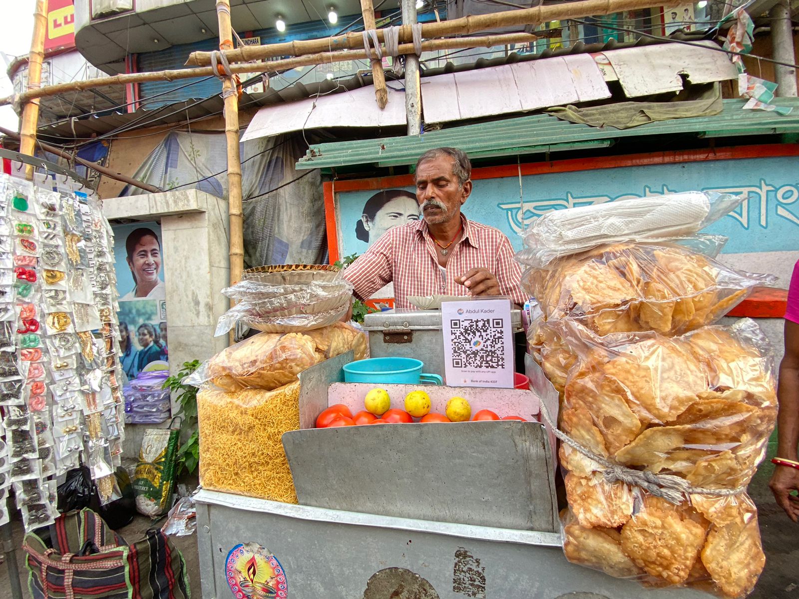 Avishek/Mitra For the Oglethorpe Echo Sukhdev, a papri chat (a popular street food) seller in South Kolkata's Garianhat area, said UPI has helped him run his business, especially when more people are using apps on their mobile phones to buy products. 