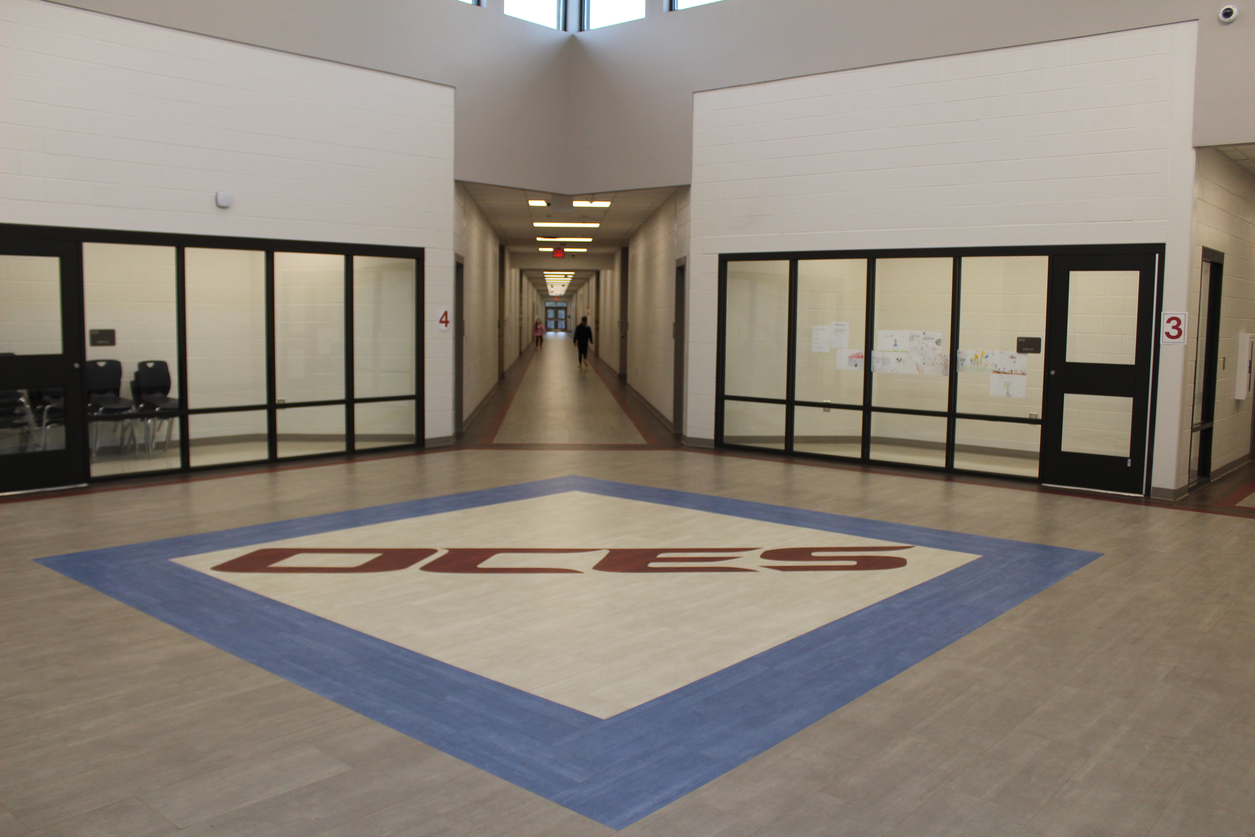 A walkway connects the 3rd, 4th, and 5th grade hallways in new Oglethorpe County elementary school building. (Photo/Lucy Grey Shields)