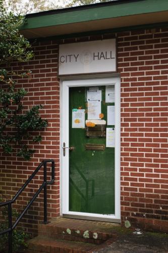 Lexington City Hall's current front door is pictured on Oct. 29, 2021. (Photo/Sarah White)