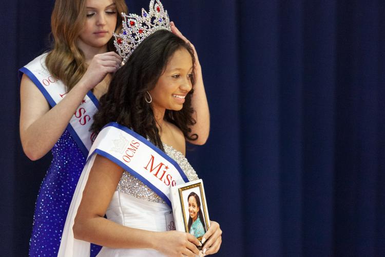 Jayda Huff (right) is crowned as Miss Oglethorpe County Middle  School by Abigail Colquitt (left), the former title holder, at the Miss  Oglethorpe Pageant on Saturday. (Sydney Fordice/The Oglethorpe Echo)
