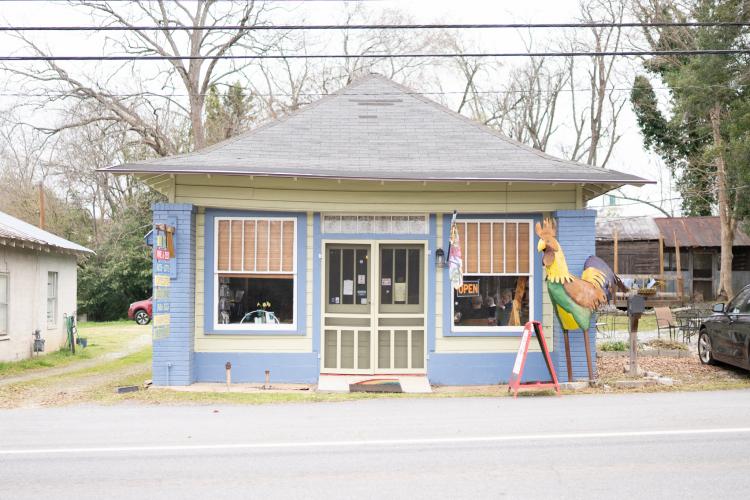 The Rowdy Rooster draws a crowd on Saturdays, the only day it’s open. (Carson Reynolds/The Oglethorpe Echo)