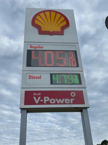 Gas prices surpassed $4 at the Golden Pantry in Lexington on Monday. (Dink NeSmith/The Oglethorpe Echo)
