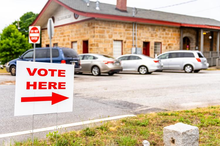 Road signs outside the Crawford Depot displaying it as a polling precinct. (Photo/Jack Casey)
