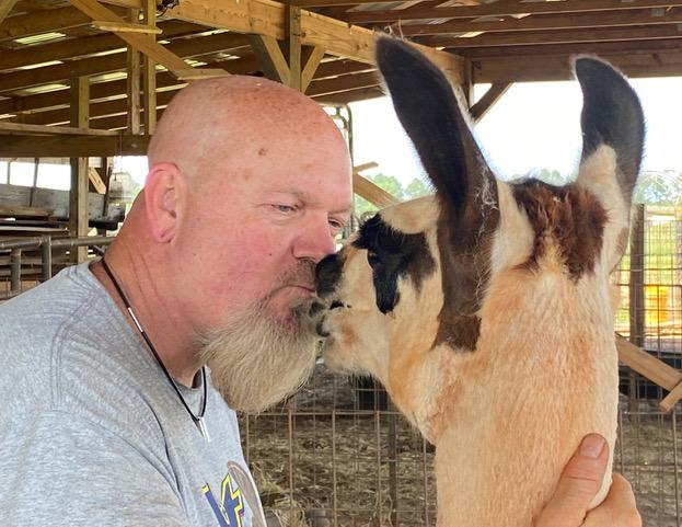 Georgette gives Liam Munroe a velvety thank-you kiss for her new, cooler summer haircut. (Dink NeSmith/The Oglethorpe Echo)