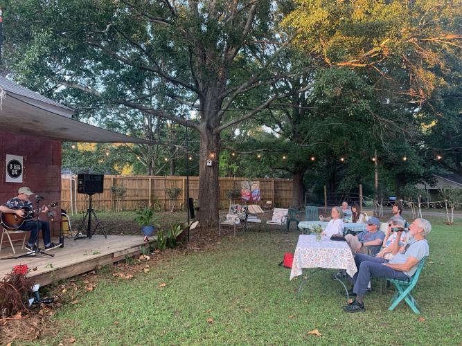 Jon Shain performed to a small crowd in Arnoldsville at No. 3 Railroad. Audience members ate and drank while watching the intimate performance. (Photo/Nimra Ahmad)