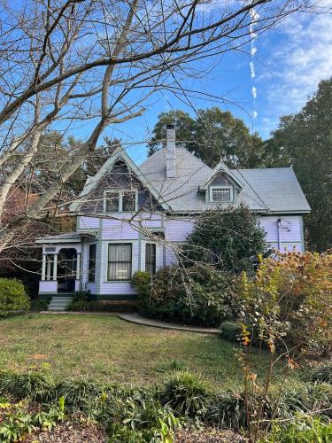 Tom and Sandra Sheridan stripped off three layers of white paint on their Crawford home and repainted it purple because it’s her favorite color. (PEYTON JENKINS/THE OGLETHORPE ECHO)