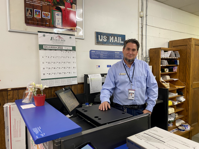 Lincoln Lindsey, a clerk at the Lexington Post Office, said the recent mail delivery consolidation with the Athens office has been “an epic fail.” Mail delivery throughout the county often is delayed. (ERIN KENNEY/THE OGLETHORPE ECHO)