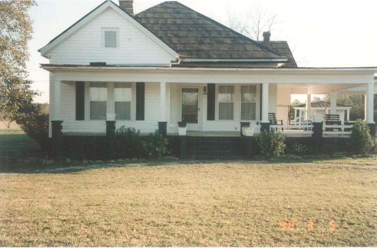 (LINDA HELMLY/PHOTO SUBMISSION) This is 231 Cherry Street, Linda Helmly's childhood home.