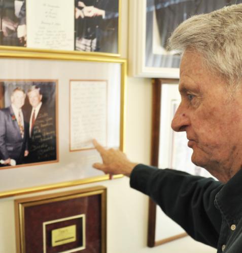 New York Yankee legend Mickey Mantle met Gov. Zell Miller in 1991. The Hall of Famer introduced his new friend at a fundraiser, and The Mick left his notes on the table. Zell snared the script and had it framed, along with a photo of the two. On July 13, he read it to his visitors. The former governor and U.S. senator laughed when he read the last line: “Yog and Zell remind me of each other, not as dumb as they seem.” (SUBMITTED PHOTO)