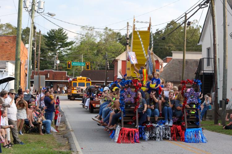 The Oglethorpe County Primary and Elementary Schools float drives toward Athens Road in Crawford, Georgia, on Thursday, Sept. 21, 2023. (Photo/Cassidy Hettesheimer)