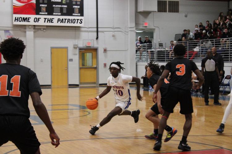 Cole Appling (10) dribbles through Hart County's defense in the Patriots’ 72-68 victory over the Bulldogs in a scrimmage on Nov. 9. Appling is one of four senior starters for the Patriots, who hope to build on a 14-win season. (LAUREN HILL/THE OGLETHORPE ECHO)