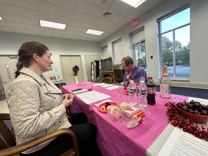Katherine Ratcliffe answers questions from David Robinson, an attendee of the online dating event last Friday. Robinson lives in Comer and often visits the Oglethorpe County Library. (Photo/Izzy Wagner)