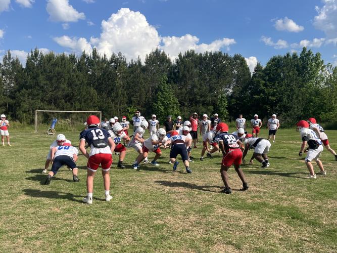 The Patriots offense and defense compete against each other during spring practice. (Hank Tatum/The Oglethorpe Echo)