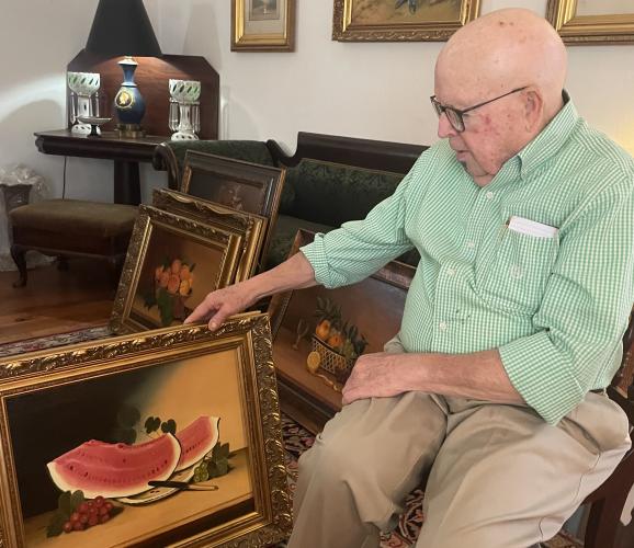 Lexington resident Jack Howard breaks down the process of using oil paint to complete one of his favorite works. Howard spent 12 years taking painting classes following his career as an administrator for Norfolk Southern Railway. (Jack Keys/The Oglethorpe Echo)