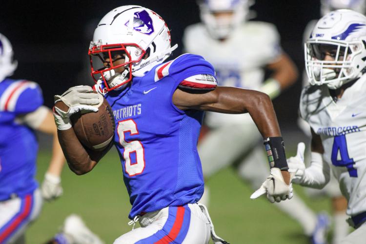OCHS receiver Darius Heard breaks away for yardage in a victory over Riverside Military last fall. Heard, who will be a senior this fall, and fellow starting receiver Jordan Johnson both return for the Patriots. (Liz Rymarev/The Oglethorpe Echo)