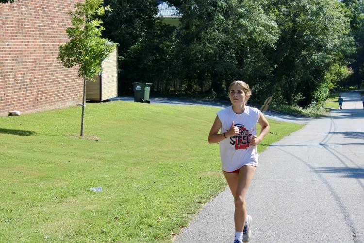 Oglethorpe County freshman Abigail Whitney closes out her run at cross country practice on Thursday, Aug. 22, 2024. In her first high school race, Whitney placed 20th at the Gorge to Beach XC Gathering 3K on Tuesday, Aug. 20, 2024, with a time of 14:53.81. (Audrey Pfitzner/The Oglethorpe Echo)
