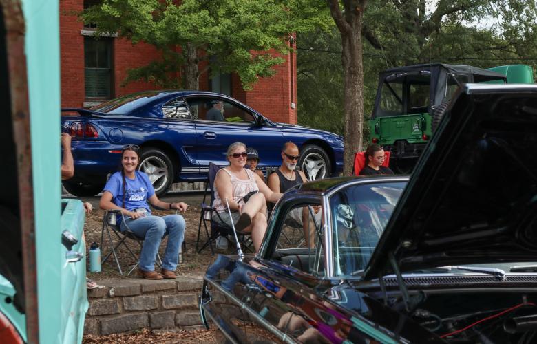 Folks try to stay cool in the late summer heat at the 11th  annual Firefly Cruise-In, which was held at the Oglethorpe  County Courthouse on Sunday. The Oglethorpe County  Chamber of Commerce hosted the Firefly Cruise-In, which  featured cars, motorcycles, tractors and trucks. (Kendall Kelly/Oglethorpe Echo)