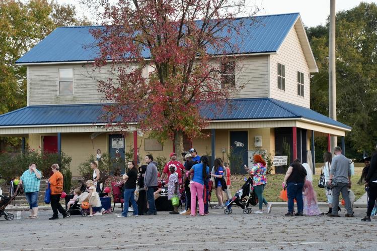 Attendees at this year’s trunk or treat event lined up outside of the rec center for their chance to join the festivities and collect their candy. Williamson Sintyl, chairman of the Chamber of Commerce, described the line as “endless,” and commended the work that was put in to make this event happen. (Saylor Williams/The Oglethorpe Echo)