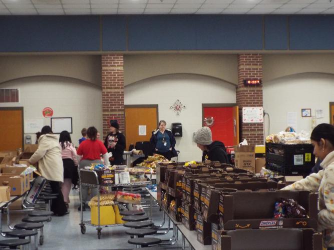 Jodie Zeuke oversees the distribution operations as volunteers assist families in selecting the groceries they need during the mobile food pantry event on Thursday, Feb. 20. (Photo/Luis Vaquero)