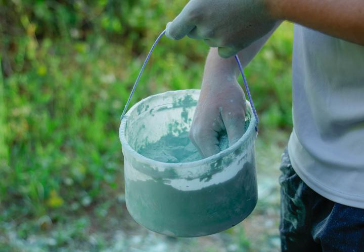 Jake Huff, a sophomore student at Oglethorpe County High School, reaches into his bucket of chalk while waiting along the Oglethorpe County High School Color Run in Oglethorpe County, Georgia, on Saturday, April 26, 2025. (Photo/Felix Scheyer)
