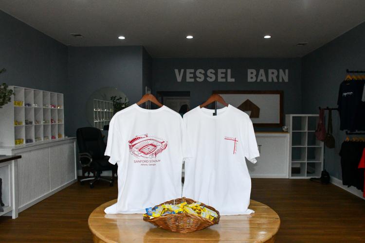 The interior of the newly opened Vessel Barn in Oak Tree Plaza. The new small business will sell handmade candles, wax melts and apparel. (Photo/Jennifer Xia)