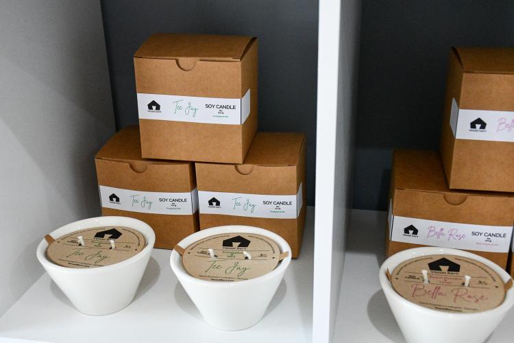 Vessel Barn opened on July 5 in Oak Tree Plaza. The store sells a variety of different candle scents in their physical and online store. (Photo/Jennifer Xia)
