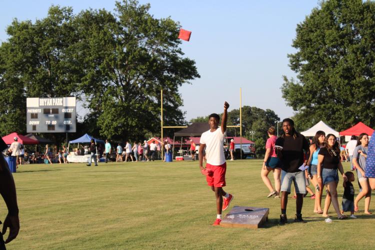 A game of Cornhole, hosted by Salem Baptist Church, was in full swing by the beginning of the 4th of July Celebration. Along with games, vendors brought a variety of food, drinks and artisan goods for festivalgoers to enjoy. (Photo/Elizabeth Kim)