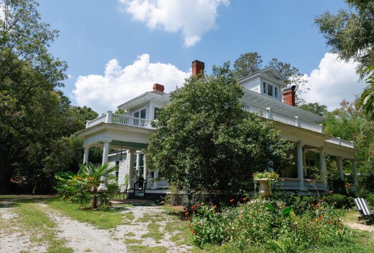 Hamilton McWhorter Jr.’s old house sits at the corner of West Main Street and Union Point Road in Lexington. The property, named Wynnewood Grove, is owned by Frank Wynne and is a venue for weddings and other functions. (Photo/Susanna Johnson)