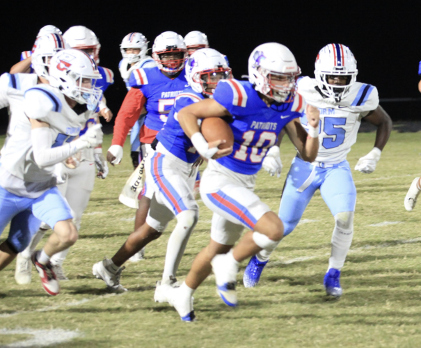 Dalton Hilley, a senior, speeds ahead of the pack for 28 yards, the second-longest run in the game for Oglethorpe County. The Patriots won their third consecutive game to improve to 5-4. (Donnie Faust/The Oglethorpe Echo)