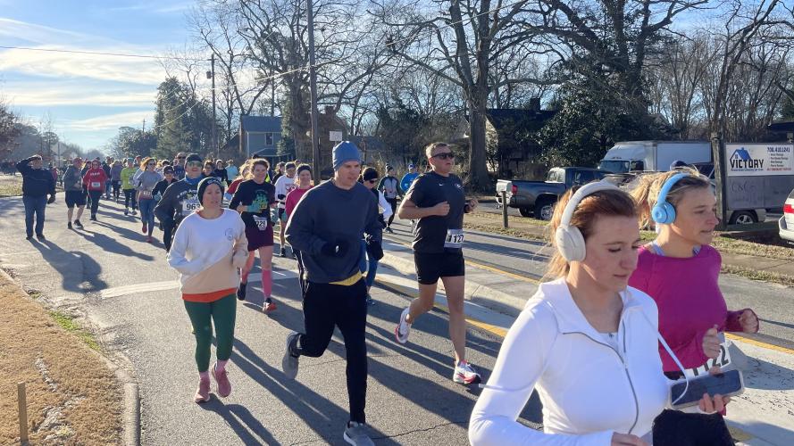 Runners start the Winterville Snowflake 10K in 2023. This year’s race is the first of six in the Firefly Trail Race Series, which includes two races in Oglethorpe County. (Photo/Olivia Shapiro)