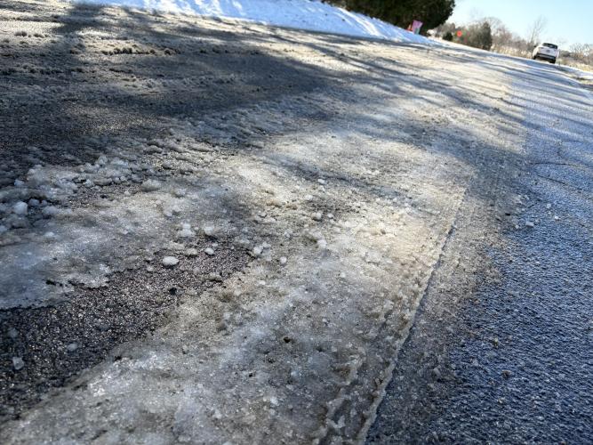 Snow and ice from last weekend’s snowstorm covers Crawford-Smithonia Road on Monday. Oglethorpe County Public Works director Adam Nation said four main roads were still being treated with salt and sand through Monday. (Nick Hasnain/The Oglethorpe Echo)