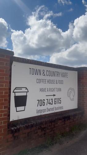 Town &amp; Country Kafe sits on 9 Callaway Drive in Crawford. Customers can eat inside or outside. (Finley Millwood/The Oglethorpe Echo)
