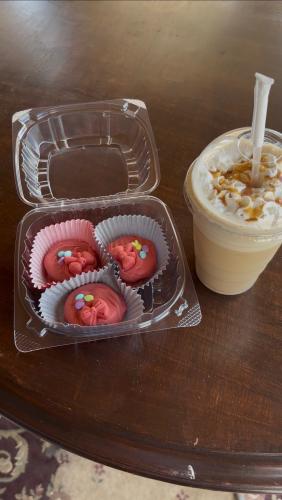 Town &amp; Country Kafe makes all its food items in-house daily. The picture shows chocolate-covered Oreos and a caramel frappe. (Finley Millwood/The Oglethorpe Echo)