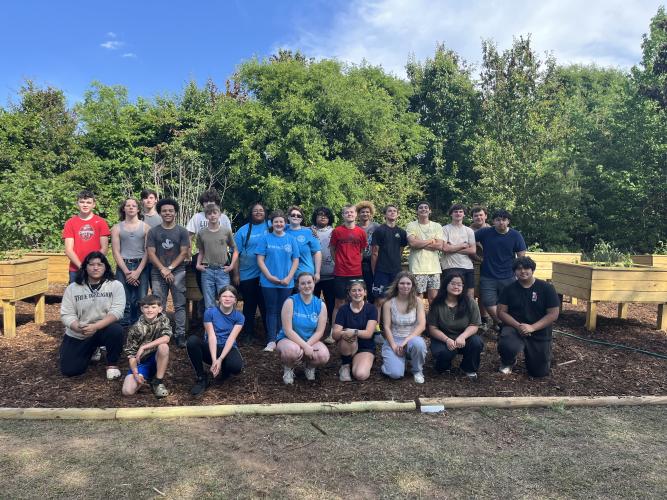 More than 20 students from Oglethorpe County High School and Oglethorpe County Middle School came to volunteer at the workday event at the Oglethorpe County Senior Center on Tuesday. Event organizer Sara Hughes was excited to cultivate community with this project. "I just love that we all get to work together to serve the community, all of these different wonderful entities get to come together for a common goal. I love to see opportunities like that." (Photo/Emilie Sullivan)
