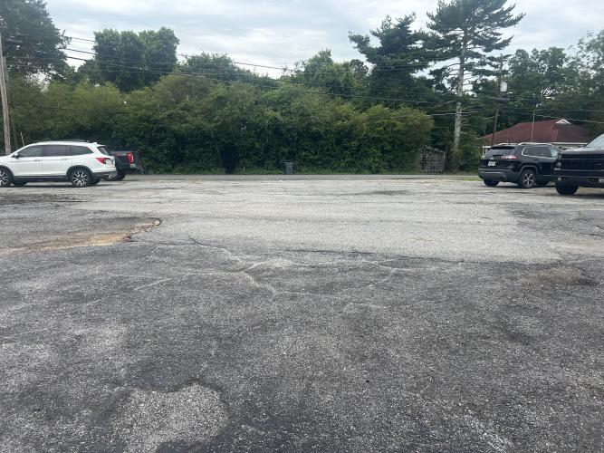 This is the parking lot where Stags Oristaglio intends to build Zero West. This is his outdoor expansion to The Waypoint at 1147, where people can walk up and order coffee. (Jessie Isaacs/The Oglethorpe Echo)