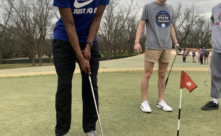 Kirk Ross practices putting at the University of Georgia golf course. (Meredith Boyd/The Oglethorpe Echo)